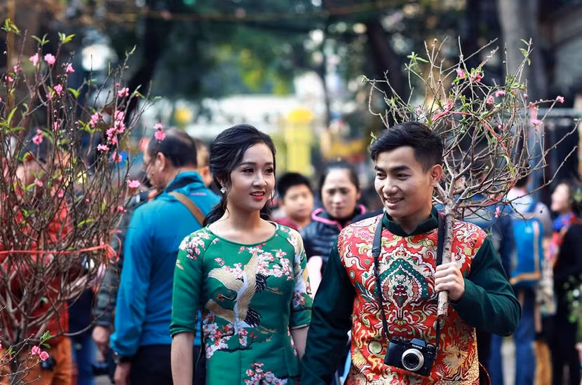Hotboy thể dục Phạm Phước Hưng du xuân cùng bạn gái xinh đẹp ảnh 1