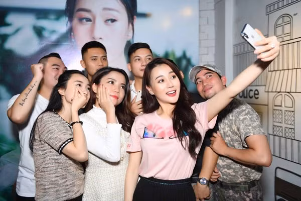 "Hậu" phim "Quỳnh búp bê", Phương Oanh bày tỏ: "Không sợ điều tiếng" ảnh 1