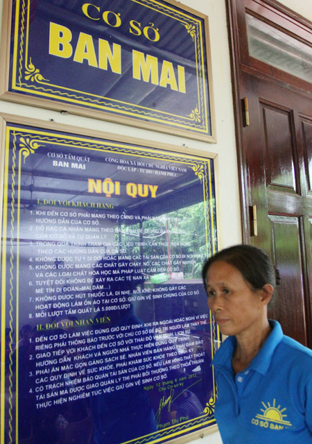 Cận cảnh chiêu "mát-xa chữa bách bệnh" của "cô" Phú Sông Công ảnh 16