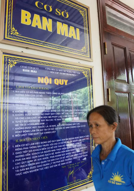 Cận cảnh chiêu "mát-xa chữa bách bệnh" của "cô" Phú Sông Công ảnh 16