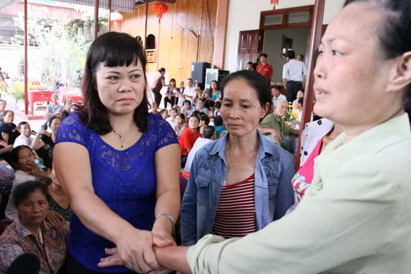 Cận cảnh chiêu "mát-xa chữa bách bệnh" của "cô" Phú Sông Công ảnh 14