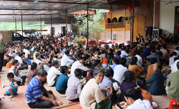 Cận cảnh chiêu "mát-xa chữa bách bệnh" của "cô" Phú Sông Công ảnh 4