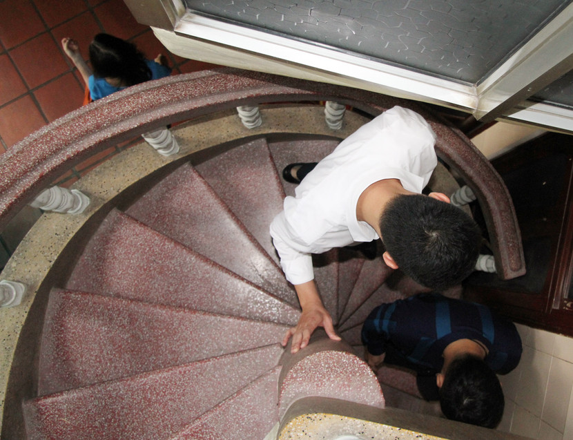 Bắt đầu kiểm tra đột xuất một loạt cơ sở karaoke, bar, vũ trường ở Hà Nội ảnh 6