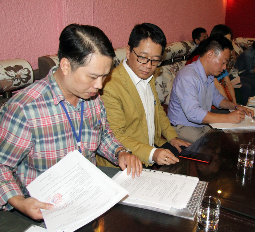 Bắt đầu kiểm tra đột xuất một loạt cơ sở karaoke, bar, vũ trường ở Hà Nội ảnh 9