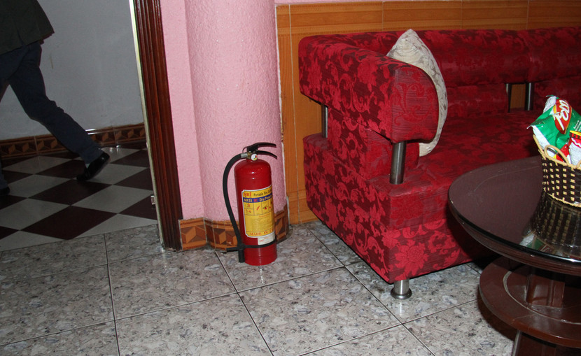 Bắt đầu kiểm tra đột xuất một loạt cơ sở karaoke, bar, vũ trường ở Hà Nội ảnh 8