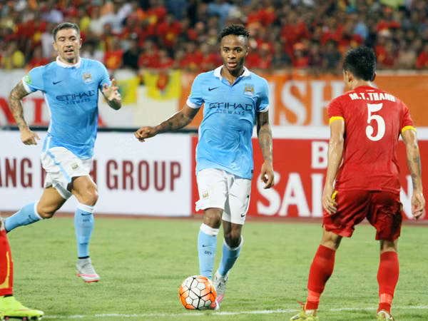 Sterling trở thành tâm điểm sau cú đúp vào lưới ĐT Việt Nam ảnh 1