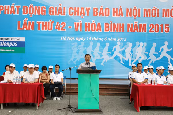 Hà Nội: 5.000 người chạy “Vì hòa bình“ ảnh 1