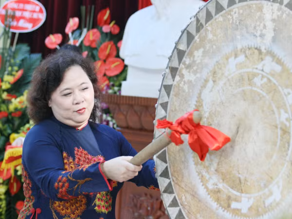 Hãy viết tiếp những trang sử mới cho ngôi trường giàu truyền thống ảnh 6