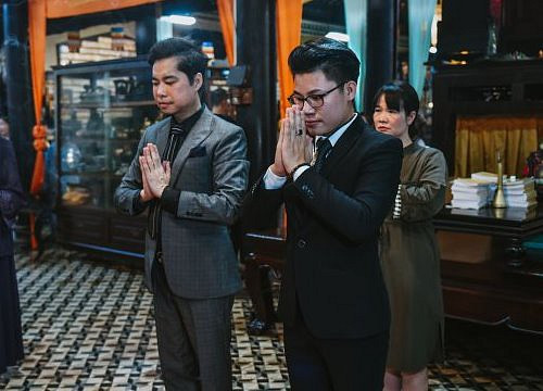 Ngọc Sơn làm lễ nhận con nuôi tại chùa ảnh 3