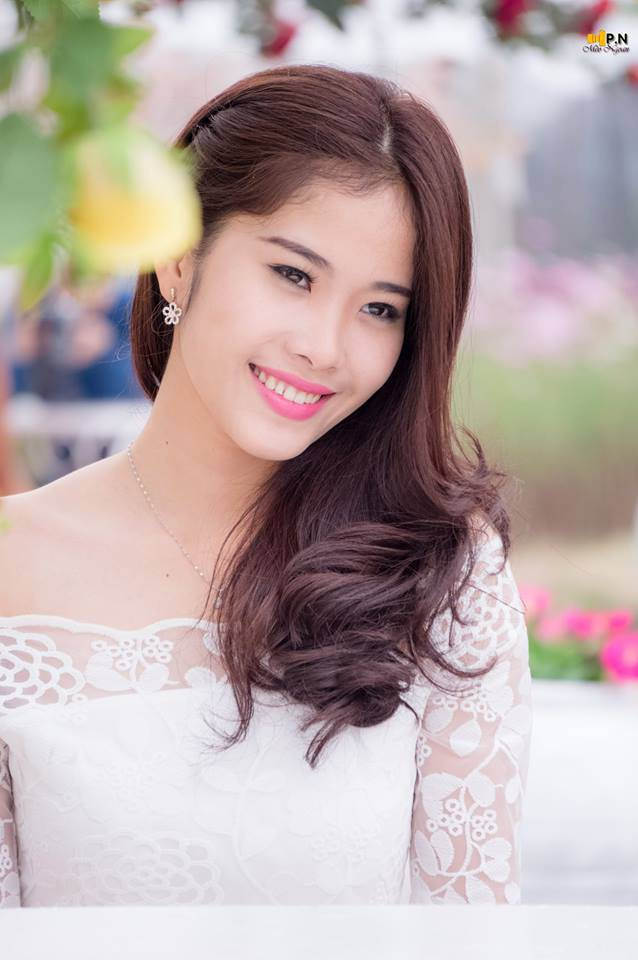 Loạt ảnh "tố" Nam Em rõ ràng đẹp lên nhờ "dao kéo" ảnh 4 Loạt ảnh "tố" Nam Em rõ ràng đẹp lên nhờ "dao kéo" ảnh 4