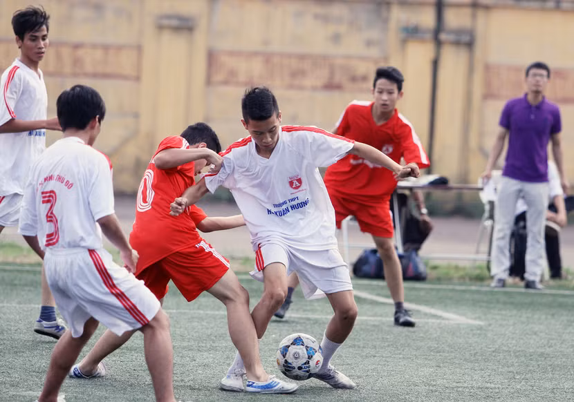 Kết quả, hình ảnh lượt trận cuối vòng bảng giải bóng đá học sinh THPT Hà Nội 2015 ảnh 8