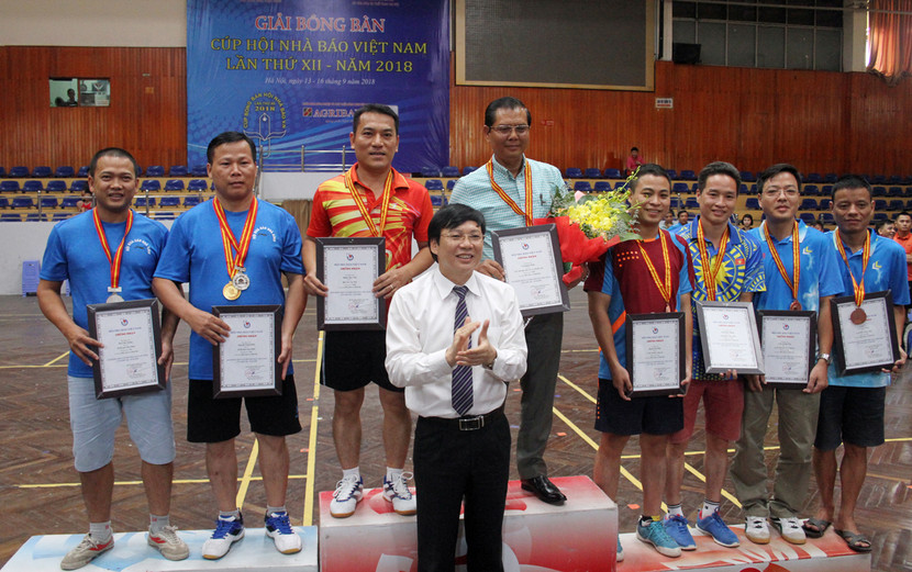 Tìm ra Hoa khôi cùng chủ nhân 14 danh hiệu giải bóng bàn Hội Nhà báo Việt Nam ảnh 2