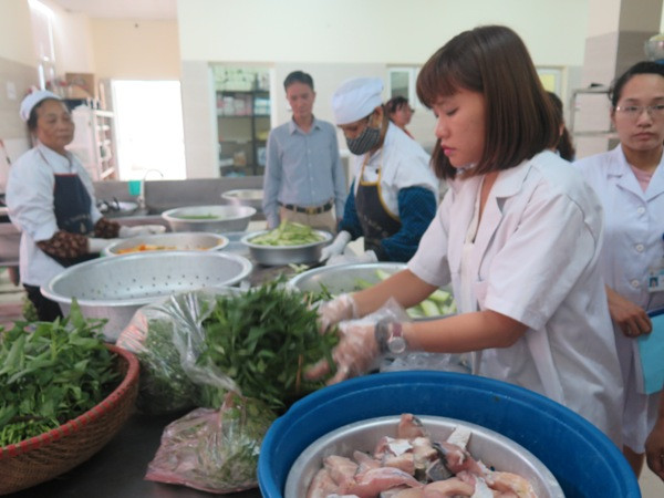 Gần 70.000 cơ sở vi phạm về an toàn thực phẩm, trên 1.300 người bị ngộ độc ảnh 2