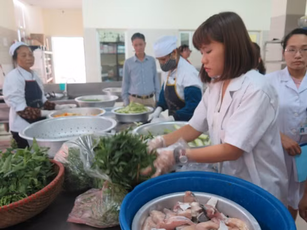 Gần 70.000 cơ sở vi phạm về an toàn thực phẩm, trên 1.300 người bị ngộ độc ảnh 2 Gần 70.000 cơ sở vi phạm về an toàn thực phẩm, trên 1.300 người bị ngộ độc ảnh 2