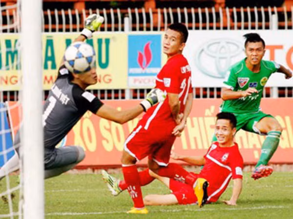 Láo nháo "chợ chiều" V-League ảnh 1
