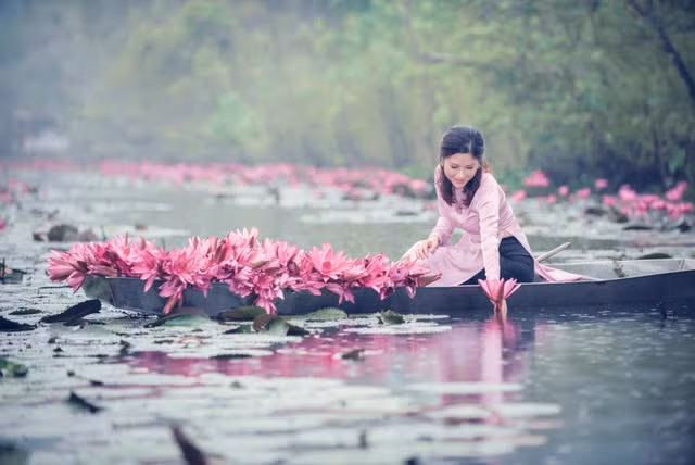 NKT Phương Anh: Lấy cảm hứng thiết kế áo dài "hầu đồng" từ những giấc mơ ảnh 3