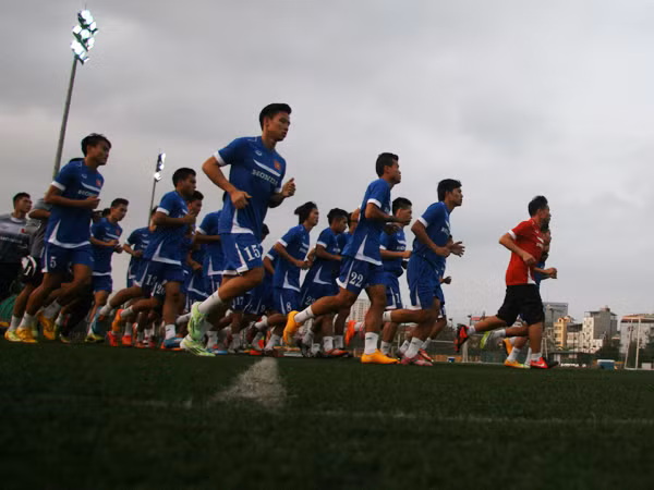 20 năm bóng đá Việt vẫn quẩn quanh ở vùng trũng, vì sao? ảnh 2