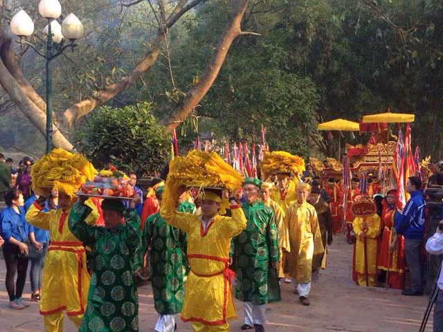 Lễ hội Gióng diễn ra bình yên, vui vẻ ảnh 2