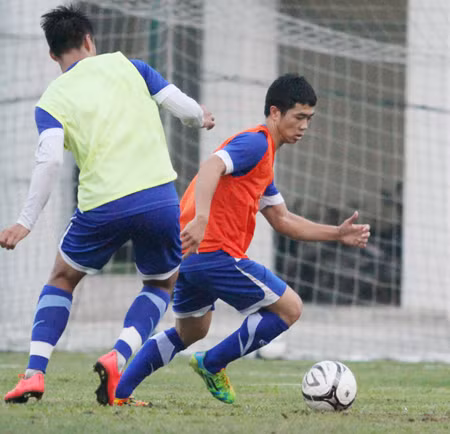 HLV Miura khiến học trò hết hơi, Công Phượng tích cực ghi điểm ảnh 5