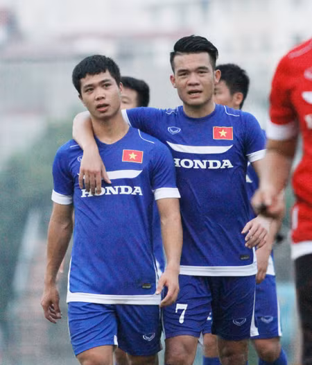 HLV Miura khiến học trò hết hơi, Công Phượng tích cực ghi điểm ảnh 6