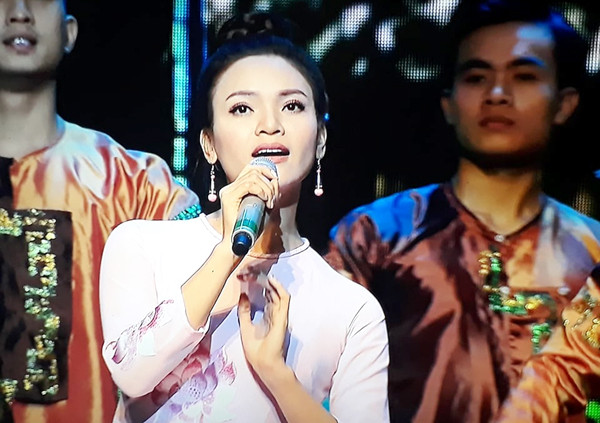 Chương trình nghệ thuật "Theo chân Bác": Tái hiện chân dung, phong cách Chủ tịch Hồ Chí Minh ảnh 2