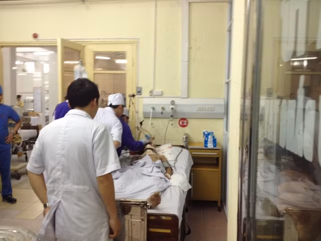 Cập nhật về nạn nhân vụ nổ ở Văn Phú: Vẫn còn 1 người rất nguy kịch ảnh 1