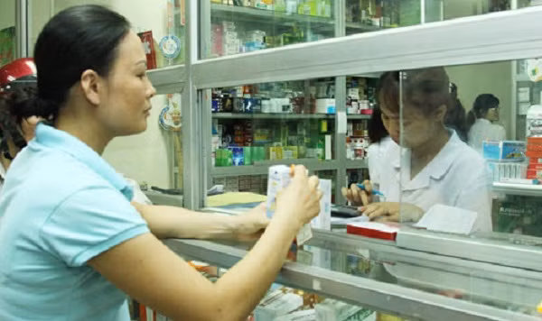 Bộ Y tế lên tiếng việc phải trình CMND khi mua thuốc: Không chấp hành sẽ bị phạt ảnh 1