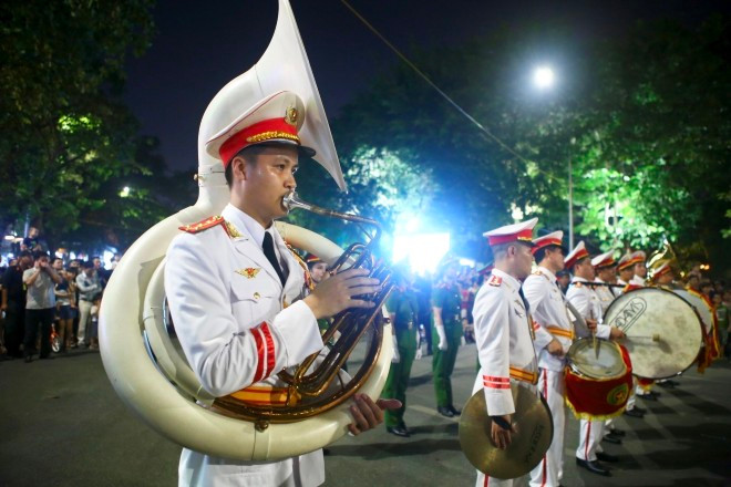 Đoàn Nghi lễ CAND diễu hành trên phố đi bộ Đà Nẵng ảnh 1