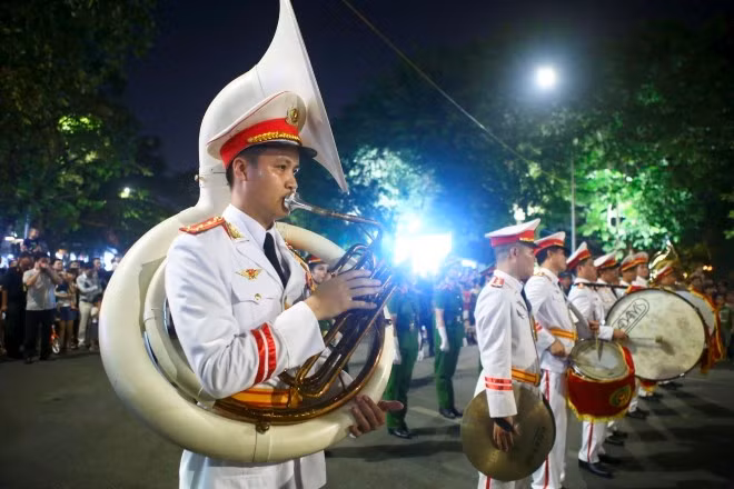 Đoàn Nghi lễ CAND diễu hành trên phố đi bộ Đà Nẵng ảnh 1
