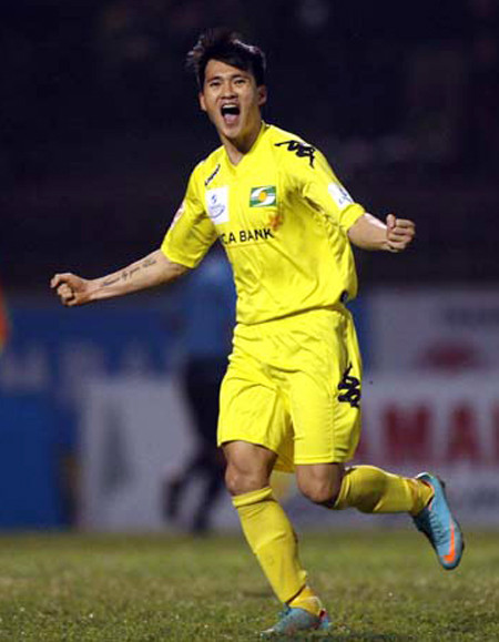 Công Vinh - “ông vua kỷ lục” ở V-League ảnh 1