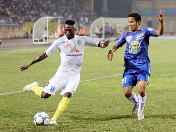 Khán giả bỏ về giữa trận khi Công Phượng và đồng đội thua "sốc" ảnh 4