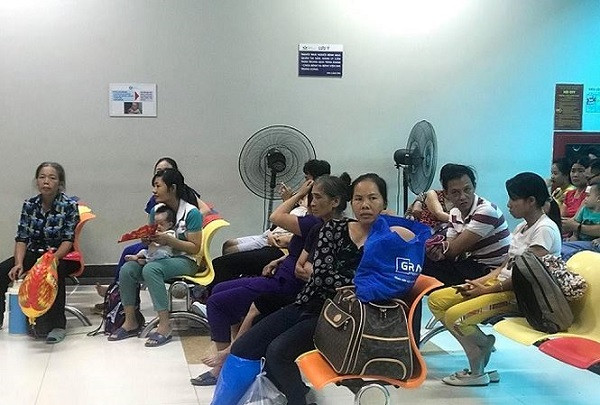 Bệnh nhân ùn ùn nhập viện do sốc nhiệt, bệnh viện căng mình xử trí ảnh 2 Bệnh nhân ùn ùn nhập viện do sốc nhiệt, bệnh viện căng mình xử trí ảnh 2