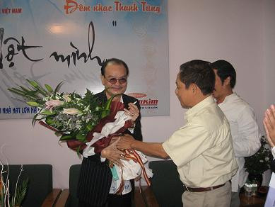 Nhạc sĩ Thanh Tùng và cuộc dạo chơi "Một mình" đong đầy yêu thương ảnh 2