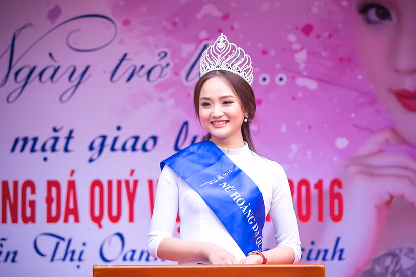 Nghĩa cử "uống nước nhớ nguồn" của Nữ hoàng đá quý Nguyễn Thị Oanh ảnh 1