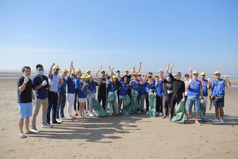 Thu Minh cùng hơn 1000 người nhặt rác ảnh 15