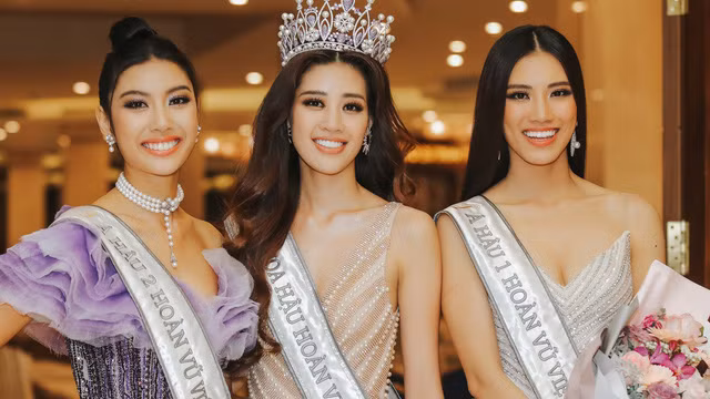 Sự cố "lộ ngực" trong đêm bán kết khiến Thúy Vân "trượt" vương miện Hoa hậu? ảnh 2 Sự cố "lộ ngực" trong đêm bán kết khiến Thúy Vân "trượt" vương miện Hoa hậu? ảnh 2