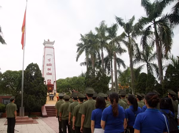 Cục An ninh tài chính, tiền tệ, đầu tư dâng hương tưởng niệm các liệt sỹ ảnh 1
