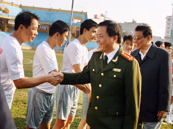 Giao hữu bóng đá cựu cầu thủ CAHN và công an tỉnh Lào Cai ảnh 2