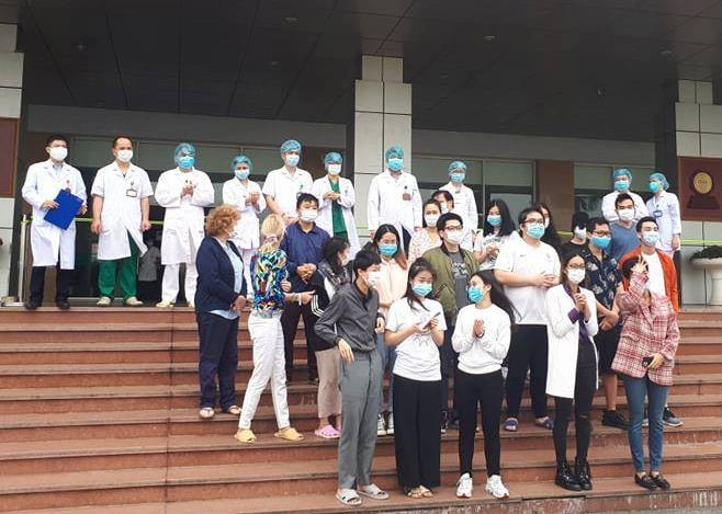 Bệnh nhân số 17 cùng danh sách cụ thể 26 bệnh nhân Covid-19 được công bố khỏi bệnh ảnh 1