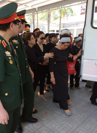 Vỡ òa cảm xúc trong tang lễ nhạc sỹ An Thuyên ảnh 31