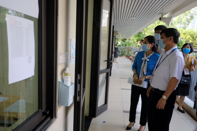 Hơn 860.000 thí sinh thi tốt nghiệp THPT môn đầu tiên trong trạng thái đề cao phòng Covid-19 ảnh 1