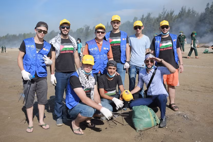 Thu Minh cùng hơn 1000 người nhặt rác ảnh 4