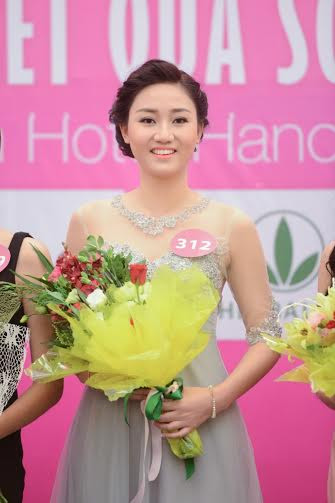 Vì sao Nguyễn Thị Loan và Nam Em được đặc cách trong cuộc đua "Hoa hậu Hoàn vũ Việt Nam 2015"? ảnh 12