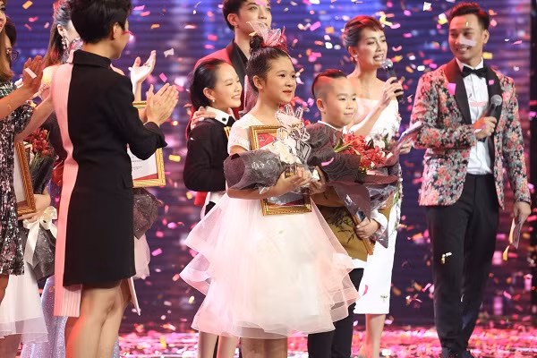 Học trò Vũ Cát Tường đăng quang "Giọng hát Việt nhí 2017" ảnh 12