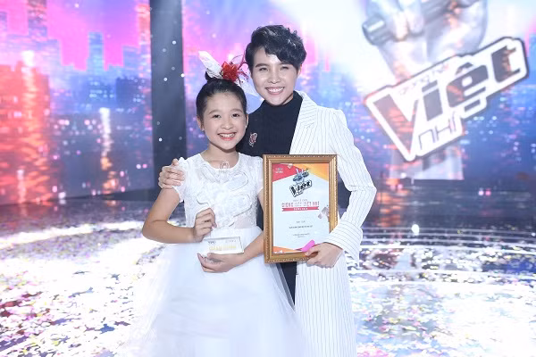 Học trò Vũ Cát Tường đăng quang "Giọng hát Việt nhí 2017" ảnh 15