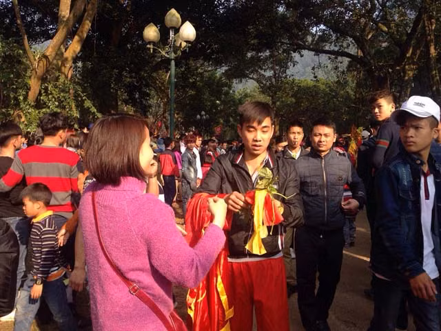 Lễ hội Gióng diễn ra bình yên, vui vẻ ảnh 13