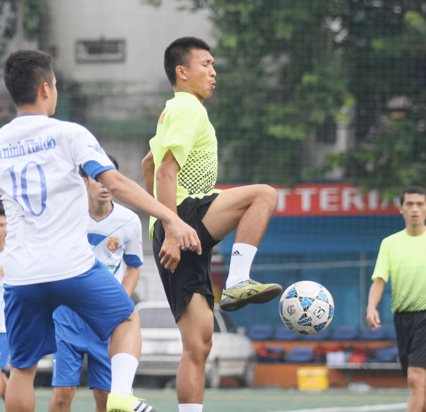 Đội bóng Báo ANTĐ tái ngộ Tạp chí Trí thức và phát triển ở chung kết ảnh 6