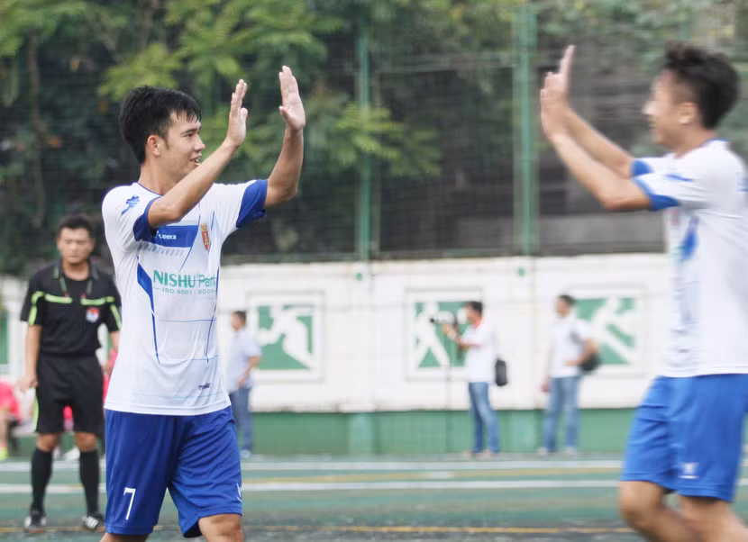 Đội bóng Báo ANTĐ tái ngộ Tạp chí Trí thức và phát triển ở chung kết ảnh 9