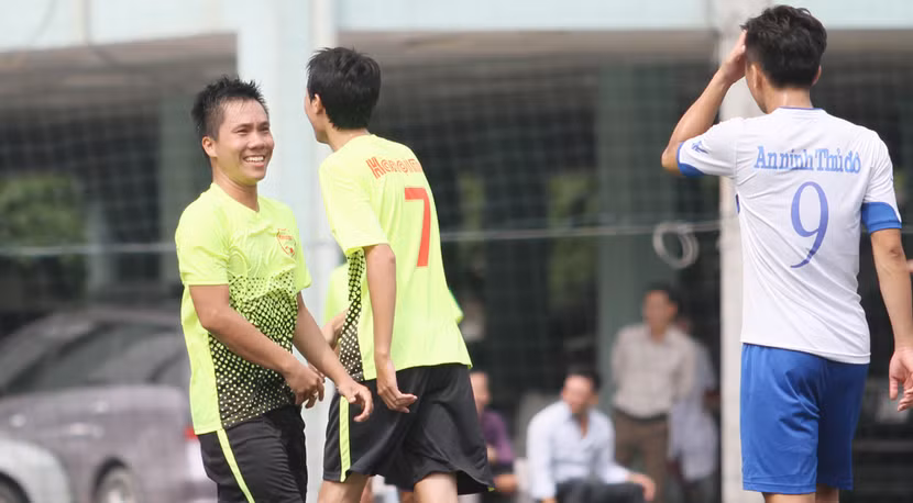 Đội bóng Báo ANTĐ tái ngộ Tạp chí Trí thức và phát triển ở chung kết ảnh 7