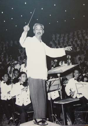 200 hiện vật trưng bày chuyên đề "Hồ Chí Minh - Chân dung một con người" ảnh 1